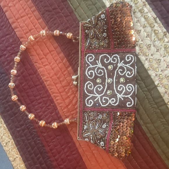 Beaded sequined clutch w hide and seek handle, goldtone snap closure/frame. - Picture 1 of 13